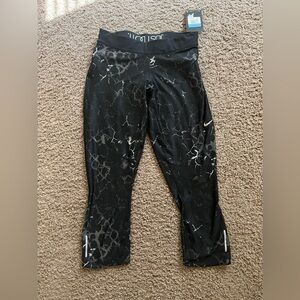 Nike cropped work out pants
